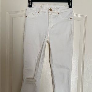 Blank NYC white skinny jeans with one knee rip